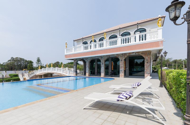 Pattaya detached four-bedroom five-bed room pool villa photo 2
