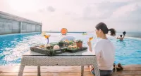 Newark Hotel - Rooftop Pools