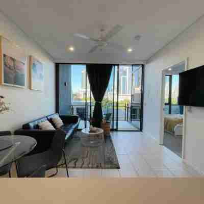 Lovely 2 Beds Apt with City View at South Brisbane Rooms