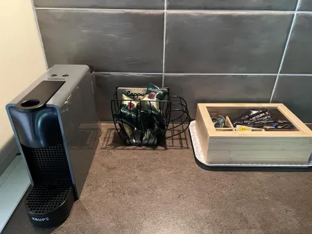Alekos Apartments 2 Netflix, Self Check-IN
