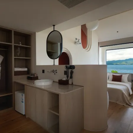 Lugu Lake Qingchen International Lake View Resort Manor (Daluoshui Pier Branch)