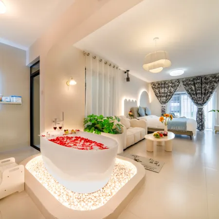 Chuxiong Romantic Time Homestay (Yiren Ancient Town) Отели в г. Чусион
