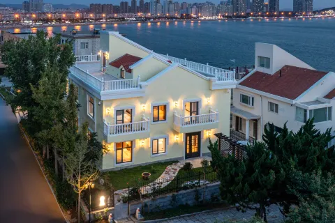 Floral Hotel · Weihai Haixinju Hotel (Weihai International Beach Store)