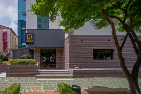 Cloudin Hotel Mokpo Peace Square Branch Отели рядом с достопримечательностью «Yudalsan Mountain»