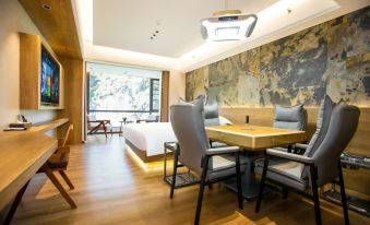 Luanchuan Tianhui Guanshan Hotel (Laojun Mountain Fenghuang Tianjie)