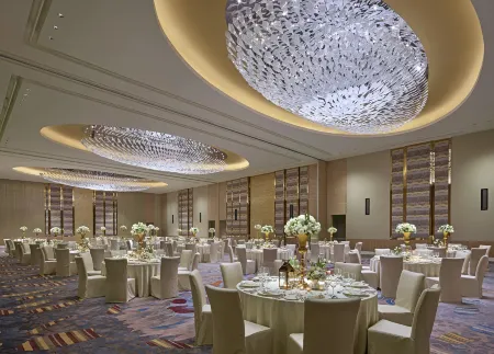 Shangri-La Residences The Fort, Manila Отели рядом с достопримечательностью «Citi Plaza»