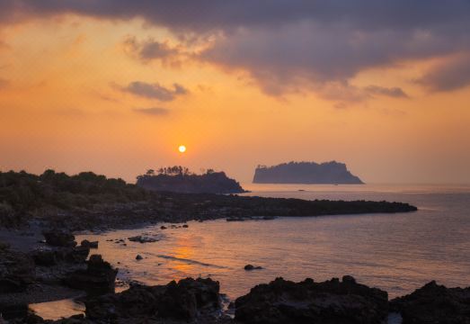 켄싱턴리조트 서귀포의 야외 수영장 전경