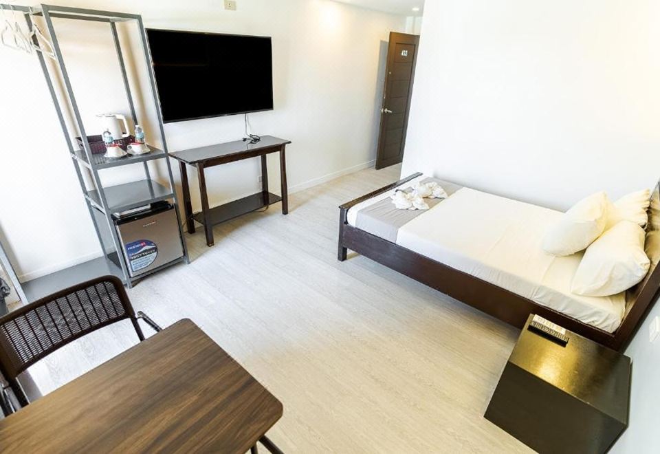Spotlight Hotel near Hundred Islands Wharf