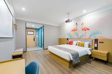 Joy Light Luxury Hotel (Zhengzhou Henan University of Technology Metro Station) Отели рядом с достопримечательностью «Henan University of Technology (Lianhua Street Campus)»