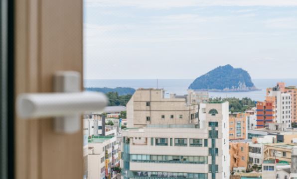 Kenny Stay Jeju Seogwipo