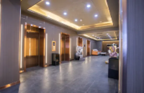 Guanlan Art Theme Sky Hotel (Chinese Baroque) Hotels near Songhua River