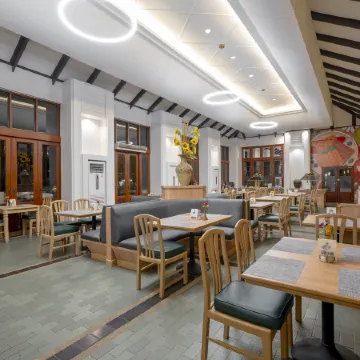 Sunshine Garden Resort Отели рядом с достопримечательностью «Пляж Наклуа»