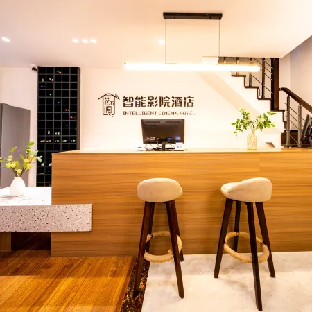 Huashijian Smart Movie Homestay (Zhenhua Square)