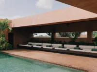 Further Hotel Hotels near Echo Beach