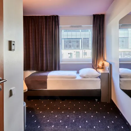 B&B HOTEL Frankfurt-Niederrad Отели рядом с достопримечательностью «Нидеррад»