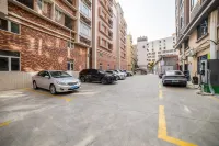 Vienna International Hotel (Shantou High-speed Railway Station East Plaza Branch) - parking