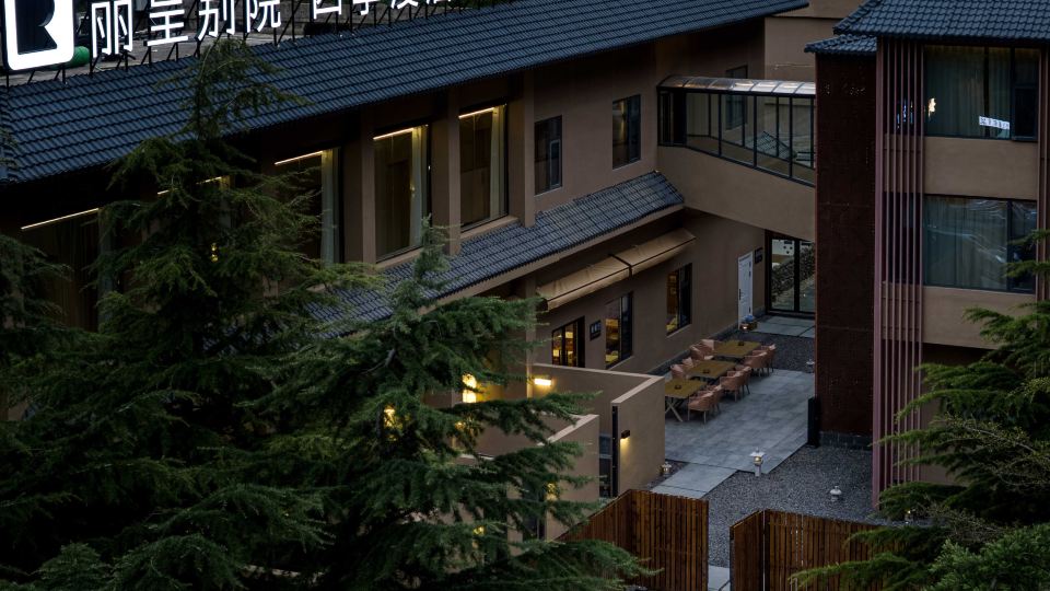 Rezen Retreat · Four Seasons Manju Hotel (Jiuzhaigou Tourist Center)