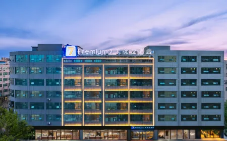 7 Days Premium Hotel (Yulin Jingbian County Bus Station) Отели рядом с достопримечательностью «Maowusu Desert»