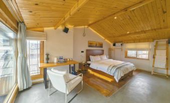 Tree Space(Dukezong Ancient Hotel)