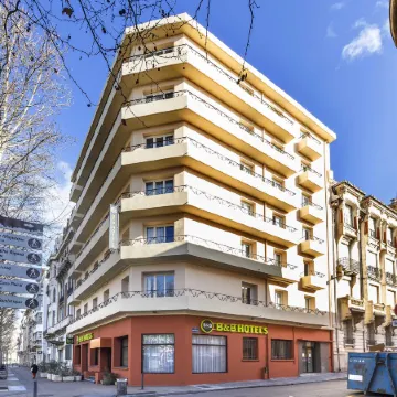 B&B Hotel Perpignan Centre Отели рядом с достопримечательностью «Romanesque Sculpture Center»