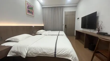 Weishan Island Qingfeng Homestay Отели рядом с достопримечательностью «Tomb of Weizi»