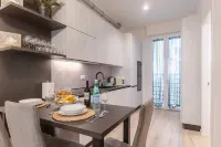 Bright & Modern 4 bedrooms Apartment in Center