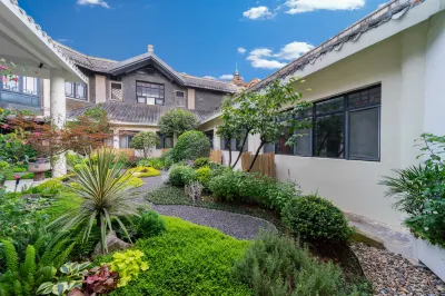 24° North Latitude Theme Hotel Hotel dekat Hongfeng Lake (South Gate)