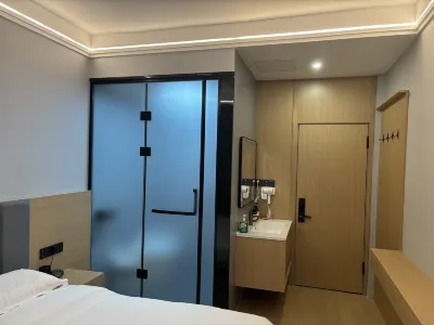 Jiujium Smart Hotel (Heping Bowen Institute of Technology) Hotels near Lanzhou University of Finance and Economics Longqiao College