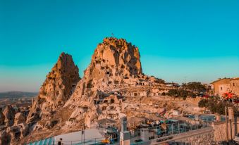 Caldera Cave Hotel & Restaurant