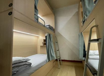 Three Points Land Male Youth Hostel