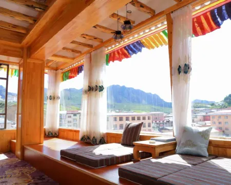 Langmulingka Lodge · Highland Serenity Cloudview Family Homestay (Langmusi) Hotel a Luqu