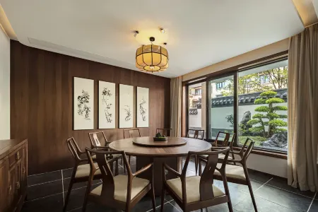 Yihong Black Tea Culture Museum and Boutique Guesthouse (Xunlong Water Street)