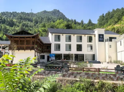 Shambhala Perched Peaks Courtyard Hotel (Zhangjiajie National Forest Park) Hotels near Yibudengtian