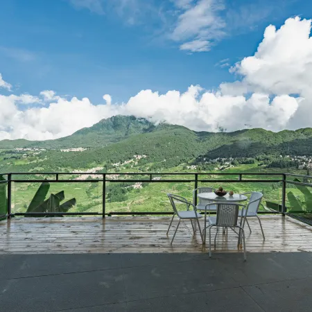 A place to watch the sunrise over the sea of clouds and terraces
