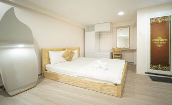Crowne Bui Vien Hotel