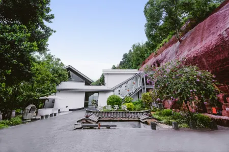 Yuanzi Shuo Courtyard Vacation Apartment (Leshan Giant Buddha Zhanggongqiao Food Street)