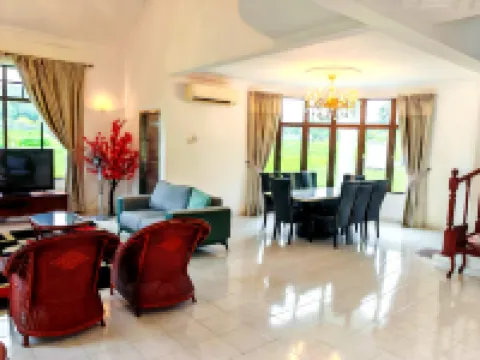 A'Famosa Comfy Villa Lakeside View with private pool Hotels in Pegoh