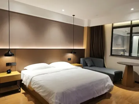 Whale Elegance Esports Hotel Отели в г. Хуачжоу