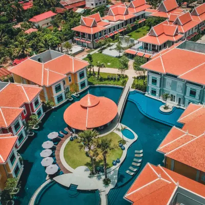 The Royal Family Suite by Memoire Palace Resort & Spa Hotels near Psa Krom Market