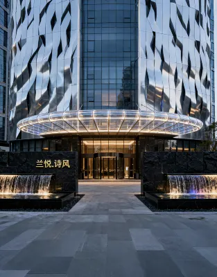 Lanyue Shifeng Hotel (Huangjiahu University Town Chinese Medicine University Subway Station Branch) Hotels near Wuhan University of Science and Technology Student Working Office
