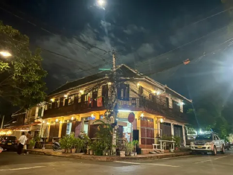 ทิงคัม เกสท์เฮาส์ โรงแรมใกล้สะพานไม้ไผ่