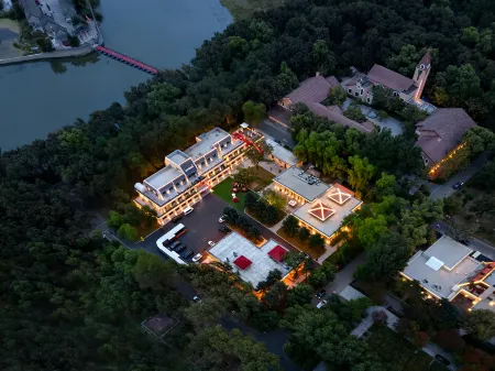 Banji Resort Hotel (Harbin Sun Island Scenic Area) Отели рядом с достопримечательностью «Heilongjiang Institute of Tourism Taiyangdao Campus»