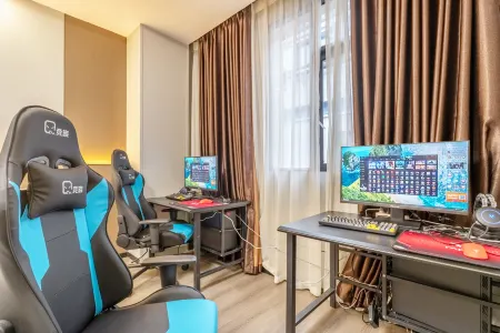 Angtuo E-sports Homestay (Chongqing Shizhu High-speed Railway Station)