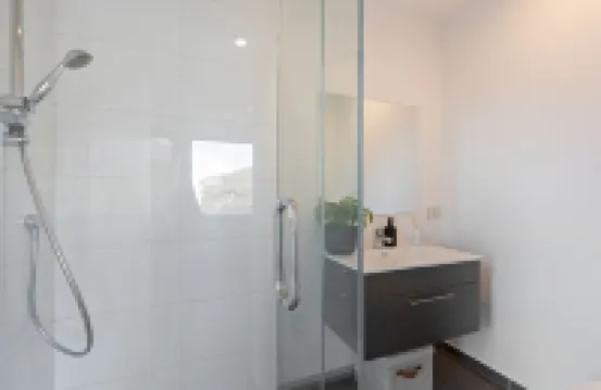 Lake Views on De La Mare Place, 3 BDR, Free Wi-Fi