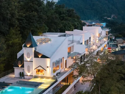 Tlake.Liberté Hotels near Peach Blossom Lake