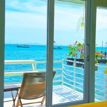 Rock Resort Koh Larn Hotels near Tawaen Beach viewpoint