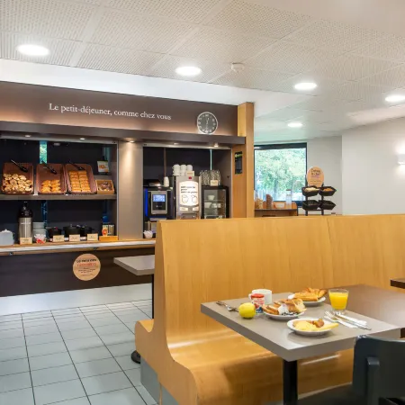 B&B HOTEL Cholet Sud