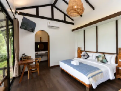 ยูโทปัวว์ รีสอร์ท โรงแรมในอำเภอ ปัว