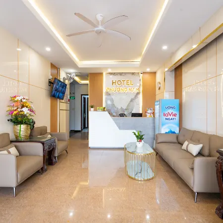 Phuong Nam Hotel Отели рядом с достопримечательностью «Гипермаркет Vincom Plaza Thu Duc»