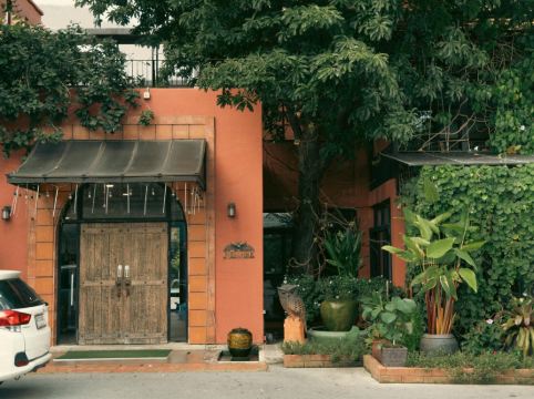 โรงแรมบ้านสวนพรานนก